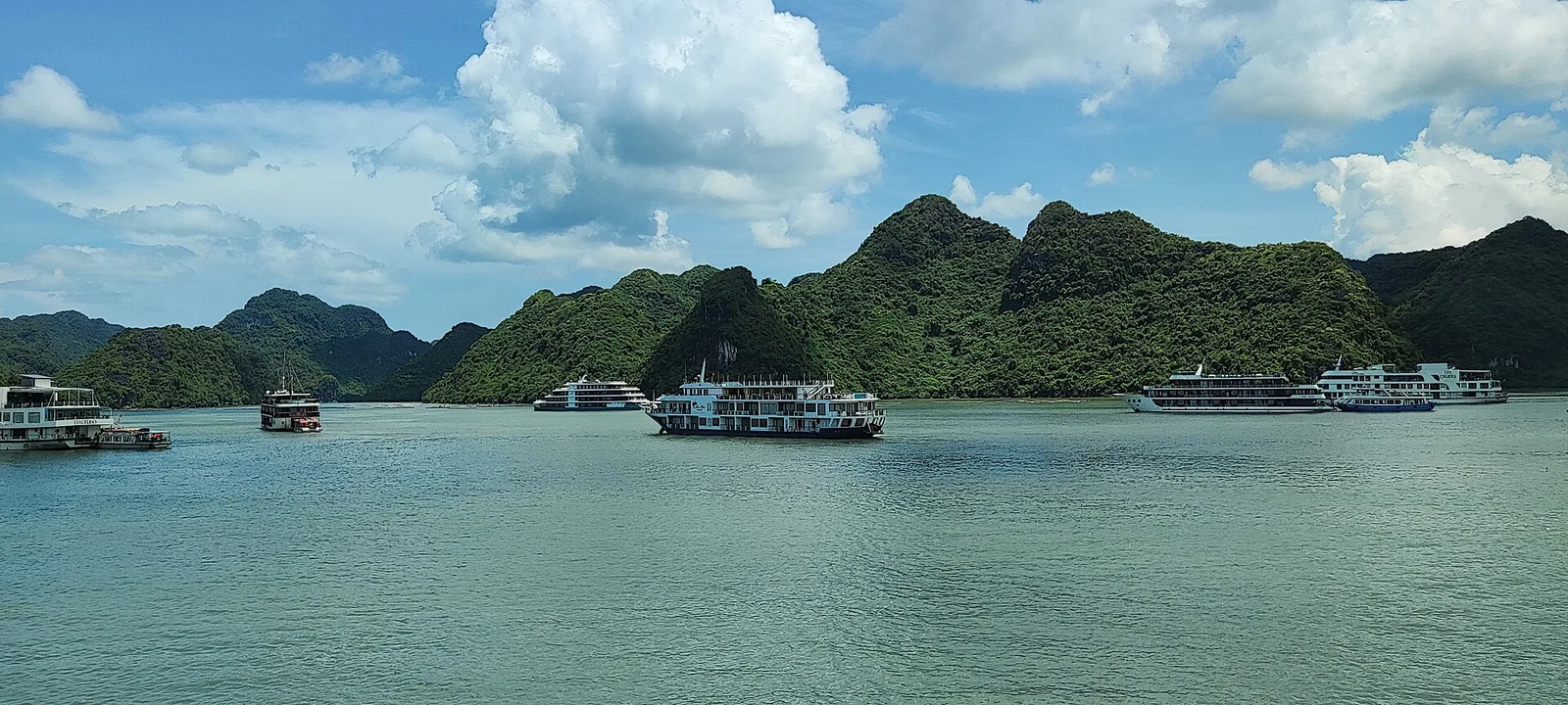 Du ngoạn chụp ảnh · Ảnh tư liệu minh họa; không xác nhận nhà cung cấp