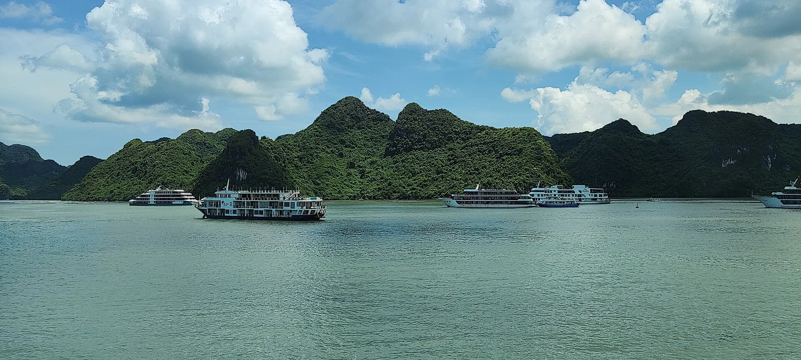 Du thuyền cho sự kiện riêng · Ảnh tư liệu minh họa; không xác nhận nhà cung cấp
